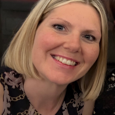 Frau Melanie Duracher